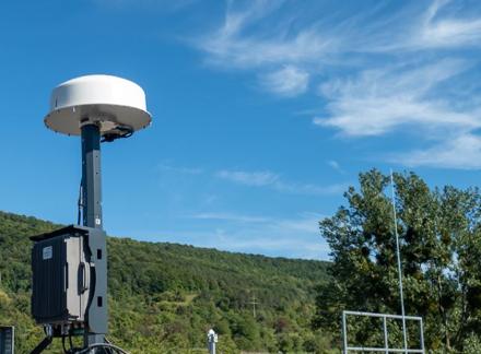 Radio Monitoring and Localization 9 NARDA ADFA 2 automatic direction finding antenna on a mast with SignalShark Outdoor Unit